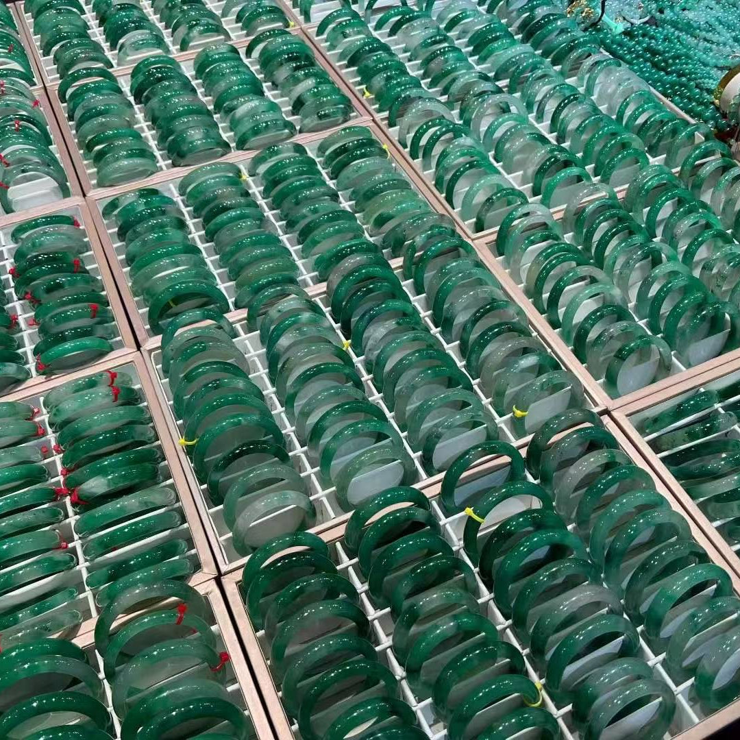 天然獨龍玉冰透綠手鐲 | 溫潤通透 國風東方美學玉石飾品(請備註適合自己的圈口)